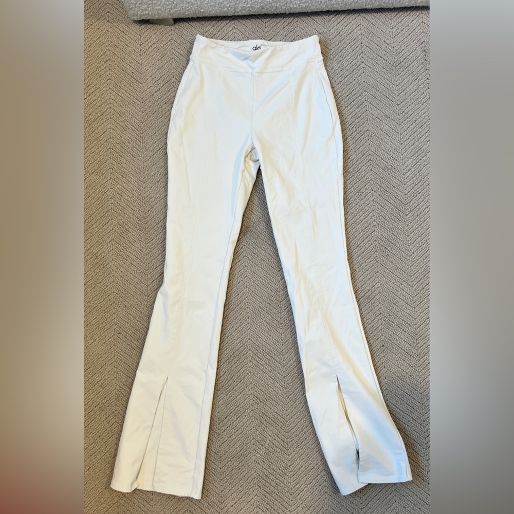 ALO flare leggings | cream | size S | slits on bottom of legging